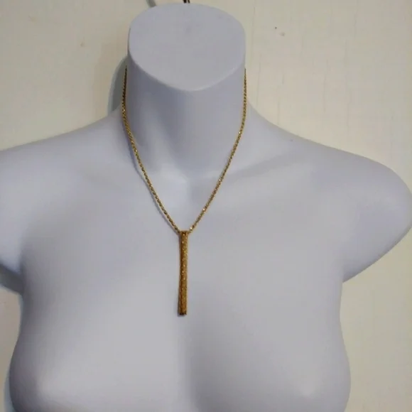 🌺BUNDLE ONLY🌺VINTAGE LADIES FAUX GOLD PENDANT - Picture 6 of 10